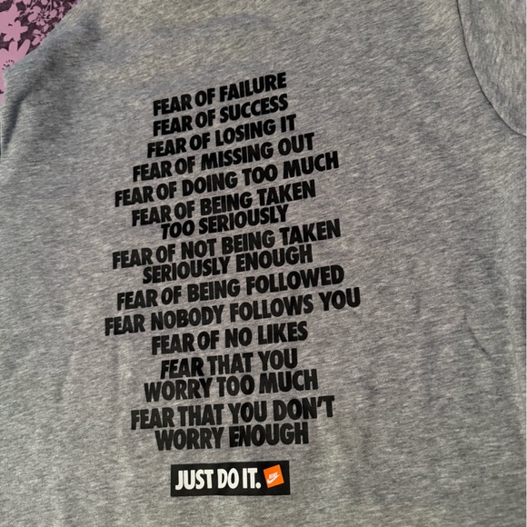 Nike Sweatshirt - Picture 2 of 4